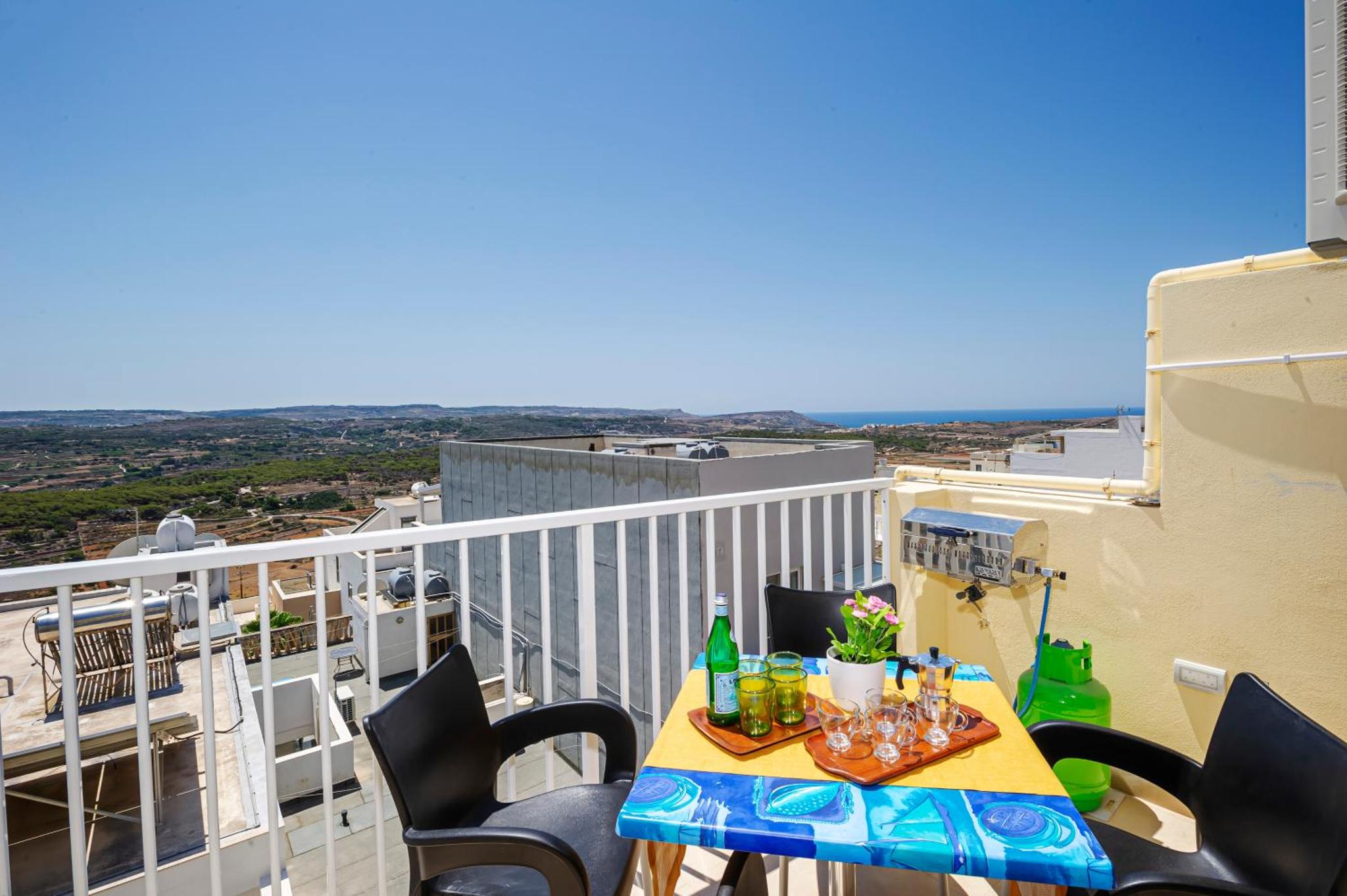 Summer Breeze Apartment with panoramic terrace - by Getawaysmalta