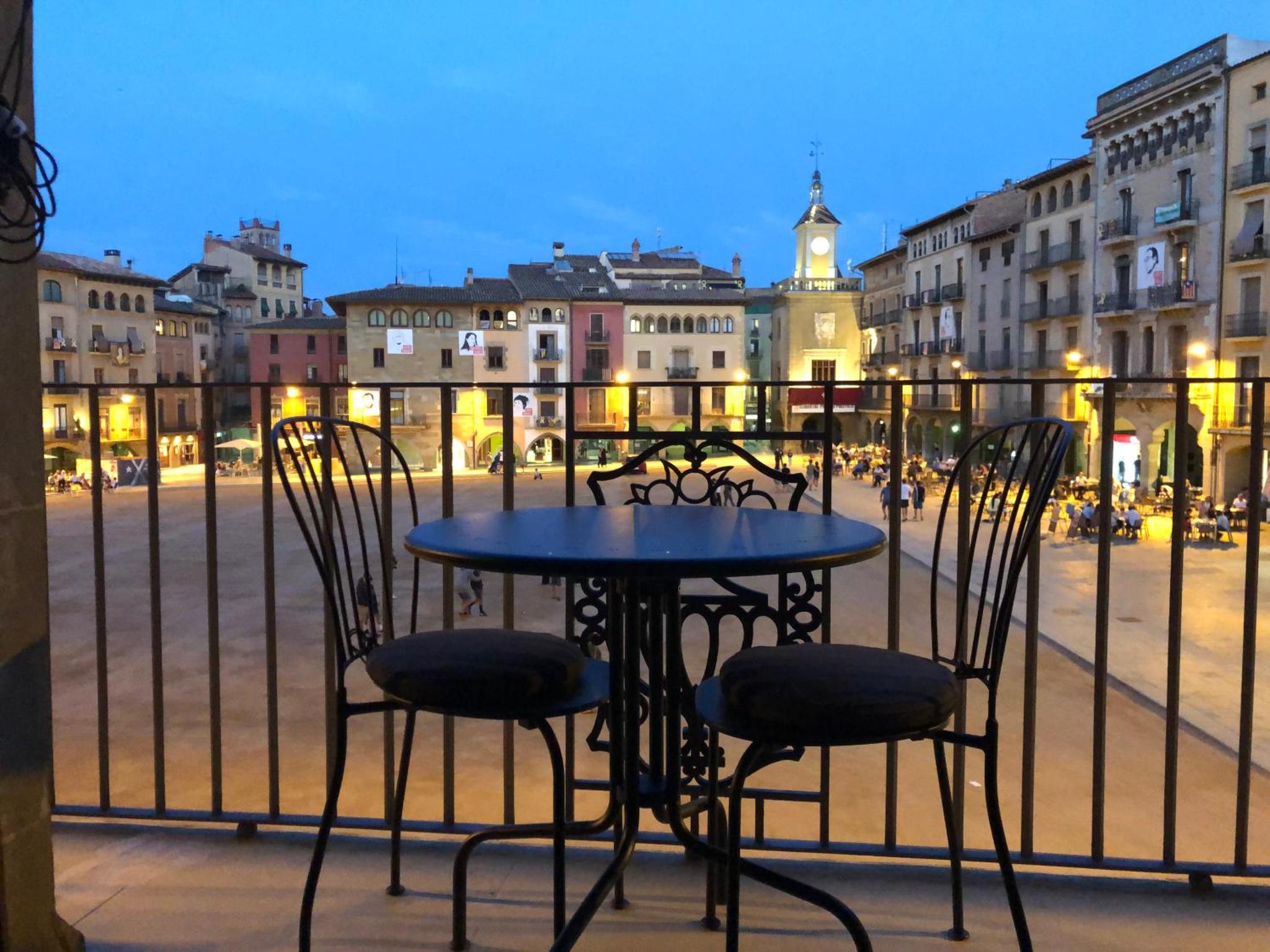 Apartaments Vicus 3 con vistas a la Plaza Mayor de Vic