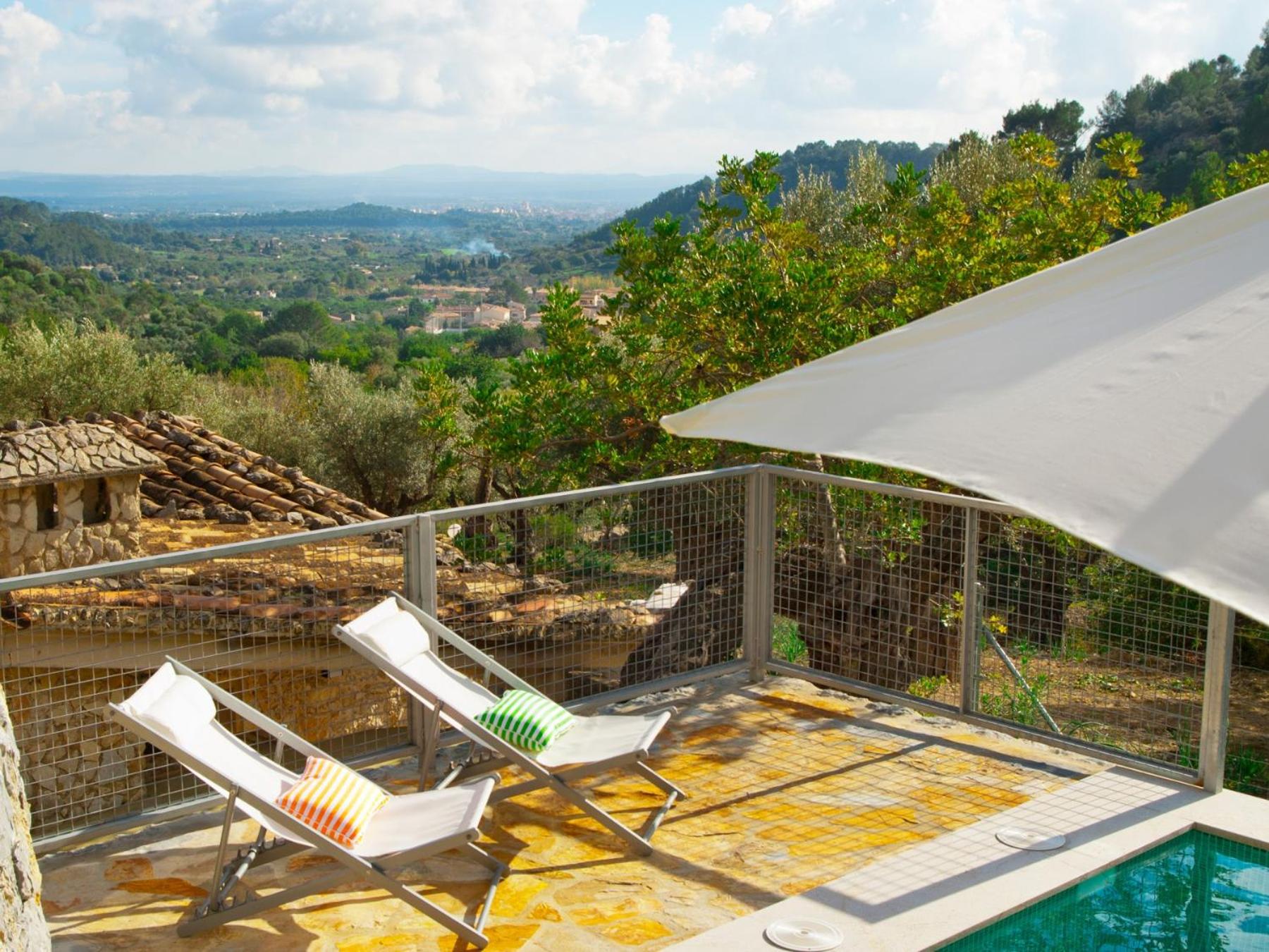 Villa Mancor Pool & Mountain Views