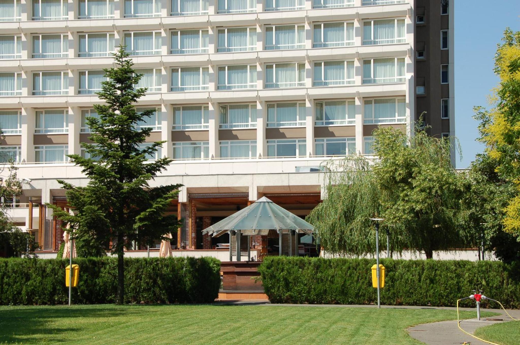 Ramada Bucharest Parc Hotel