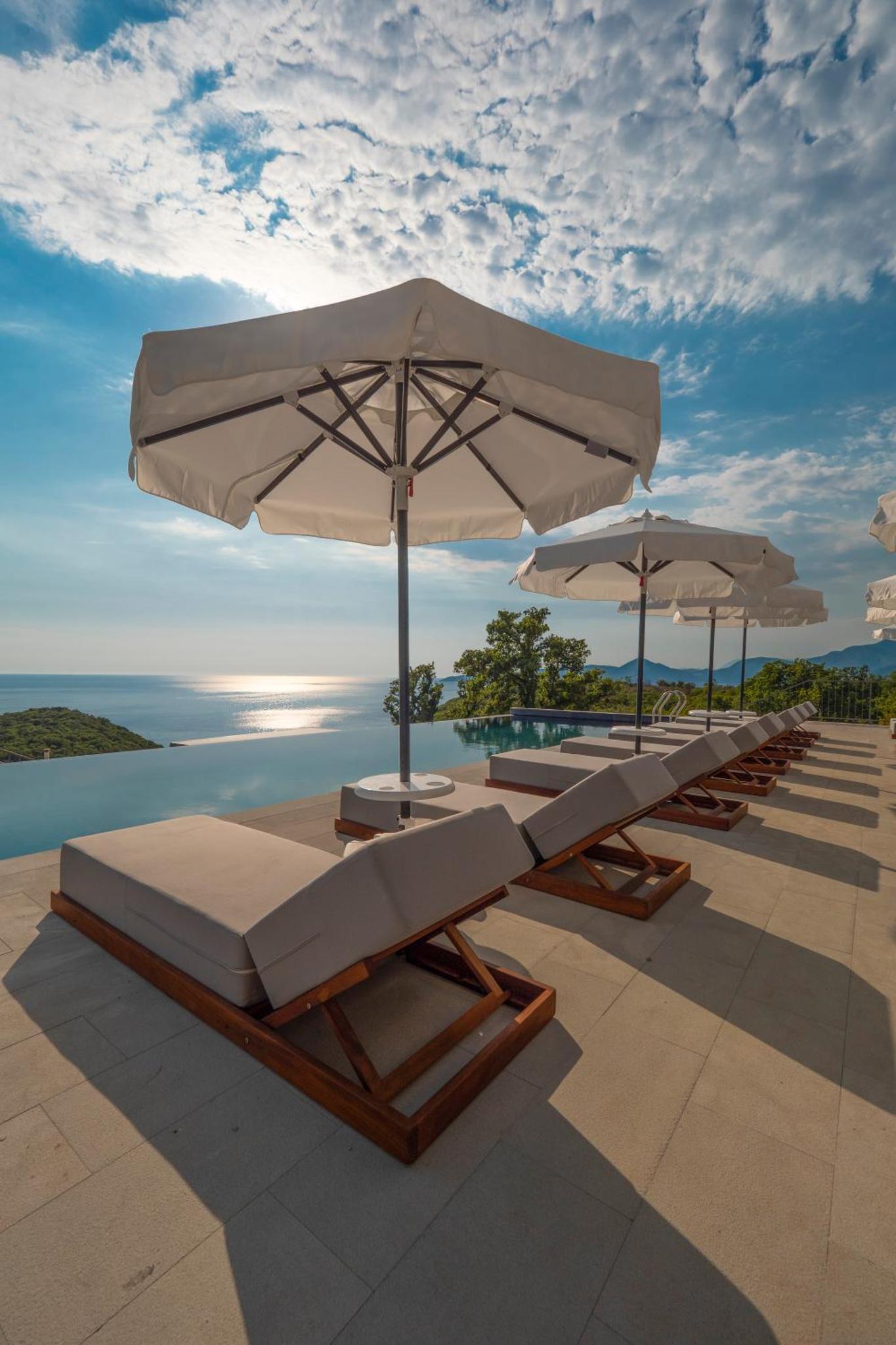Vivid Blue Serenety Resort Hotel