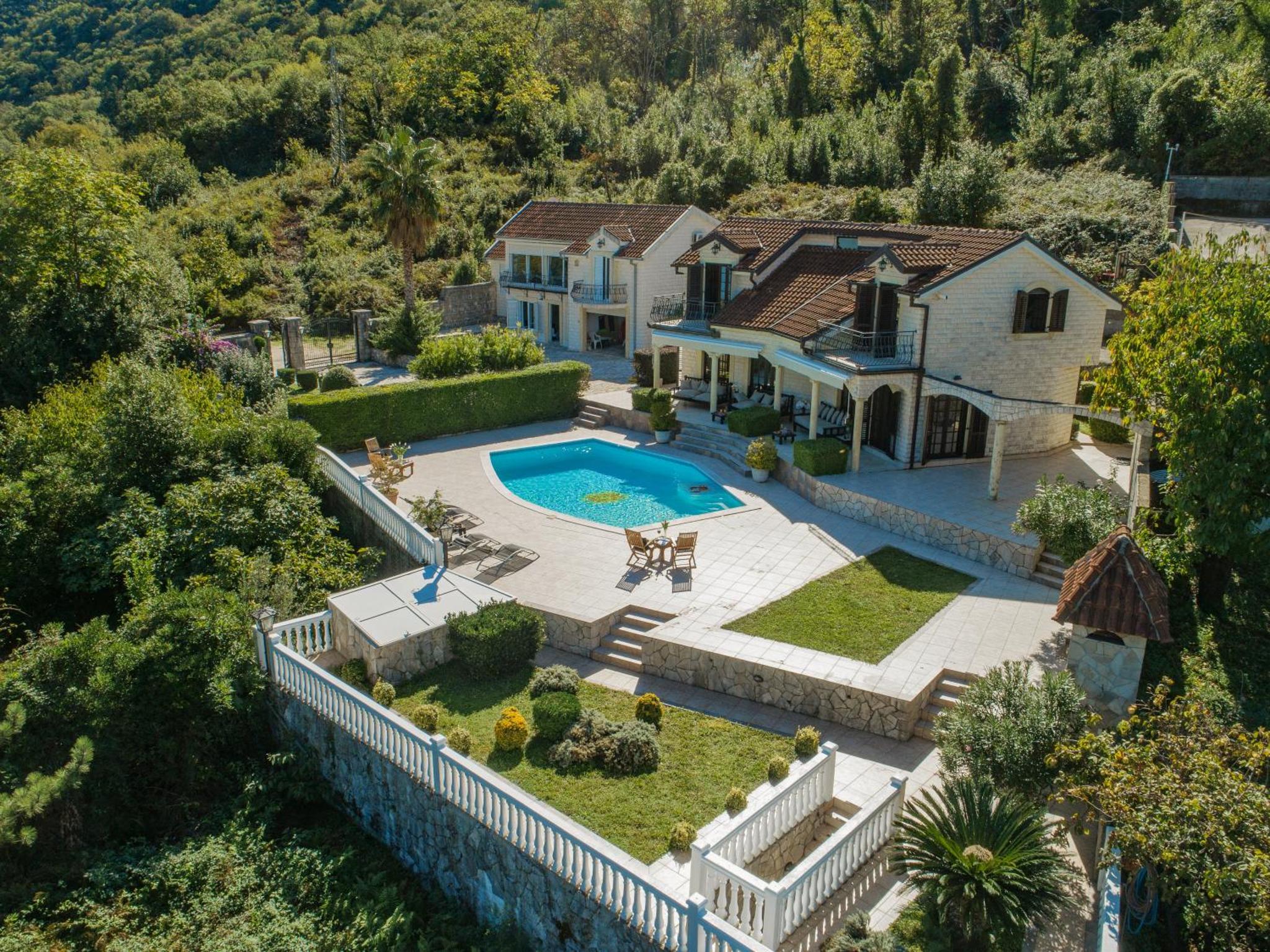 Villa Me Gusto with Sea View pool and jacuzzi