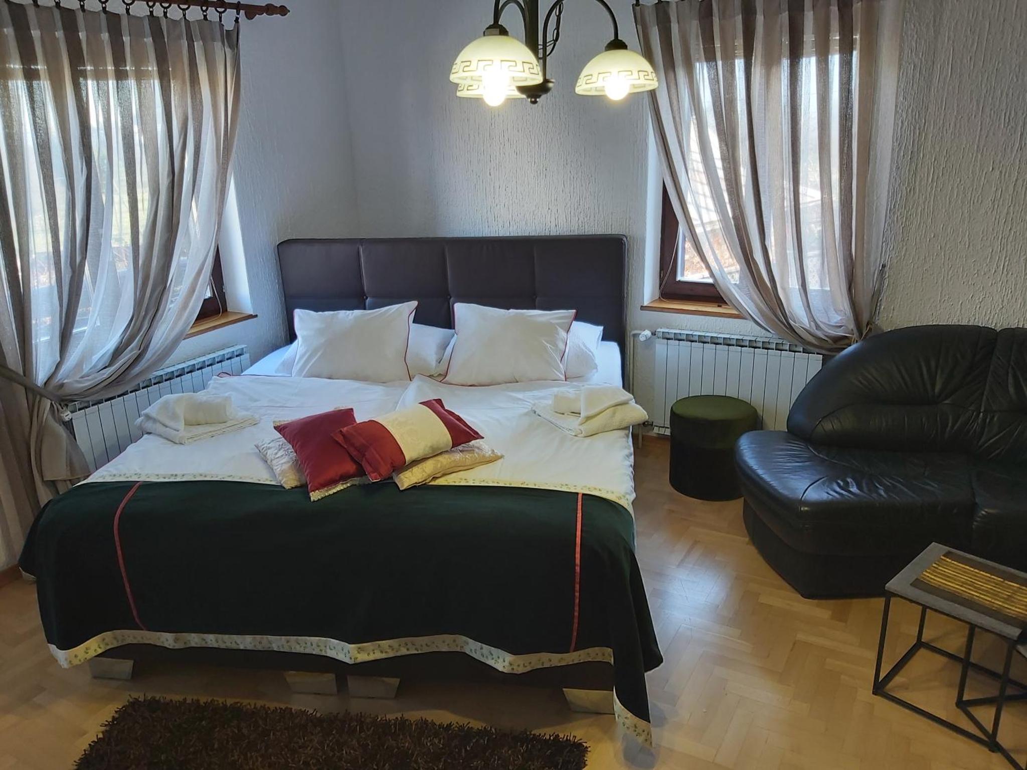 Apartments & Rooms Florjana