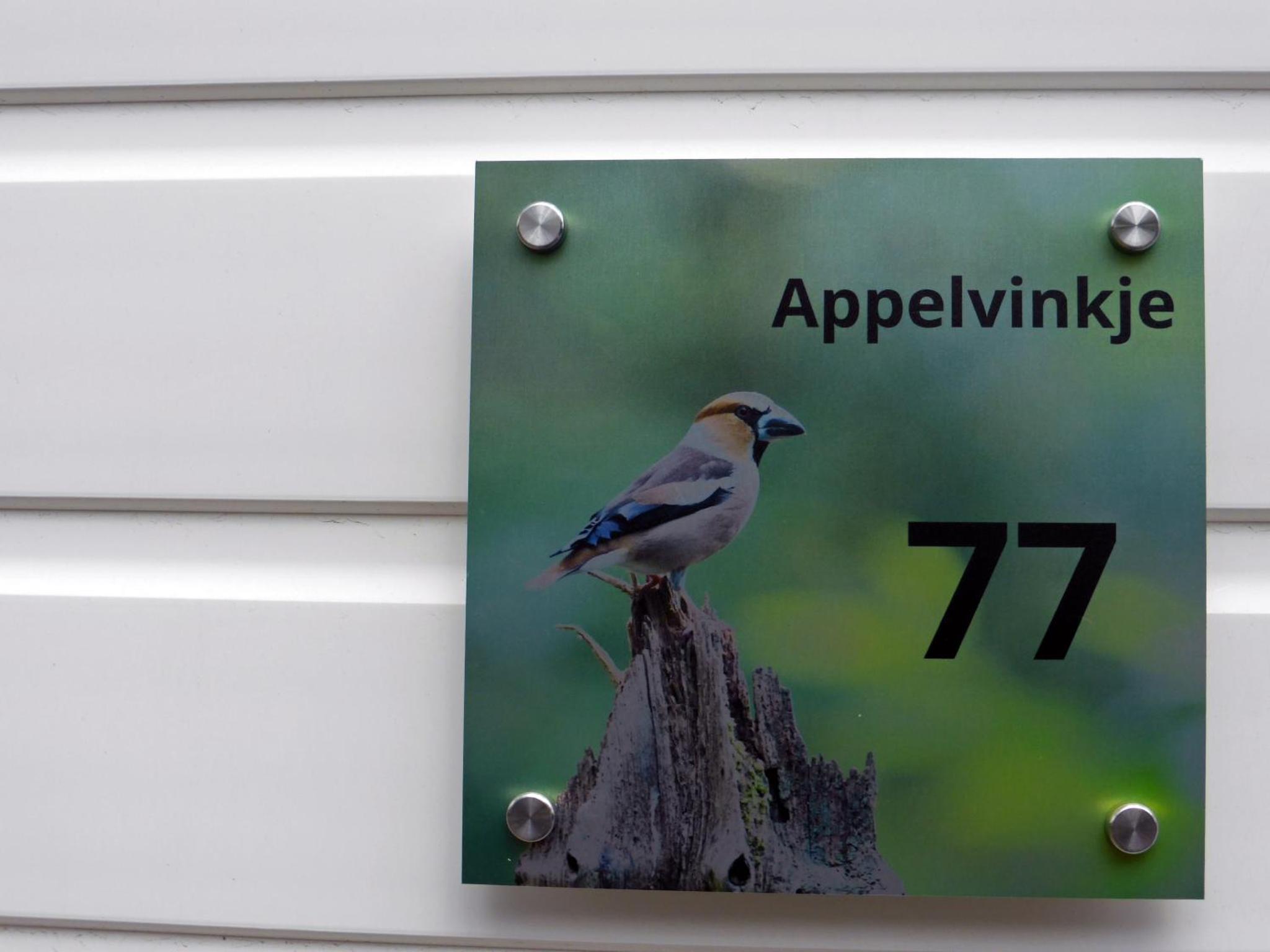 Tiny house Appelvinkje, huisje met bedstee in bosrijke omgeving