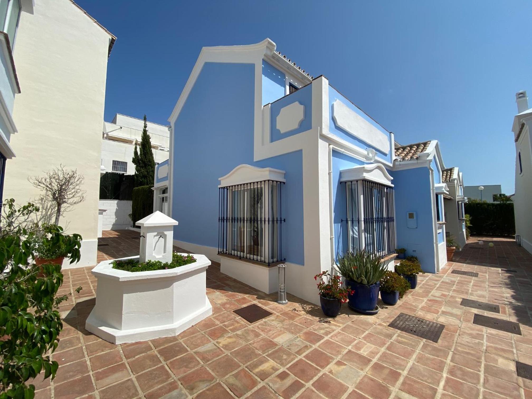 Charming 1 bedroom suite with shared kitchen next to Puerto Banus