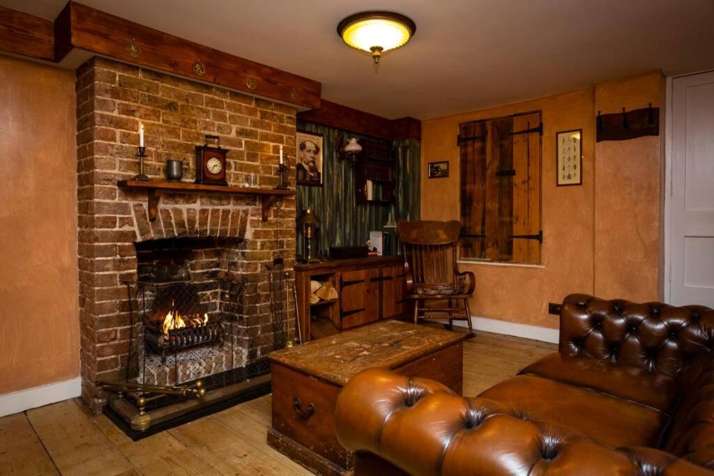 Fagins Den Themed Holiday Cottage Broadstairs