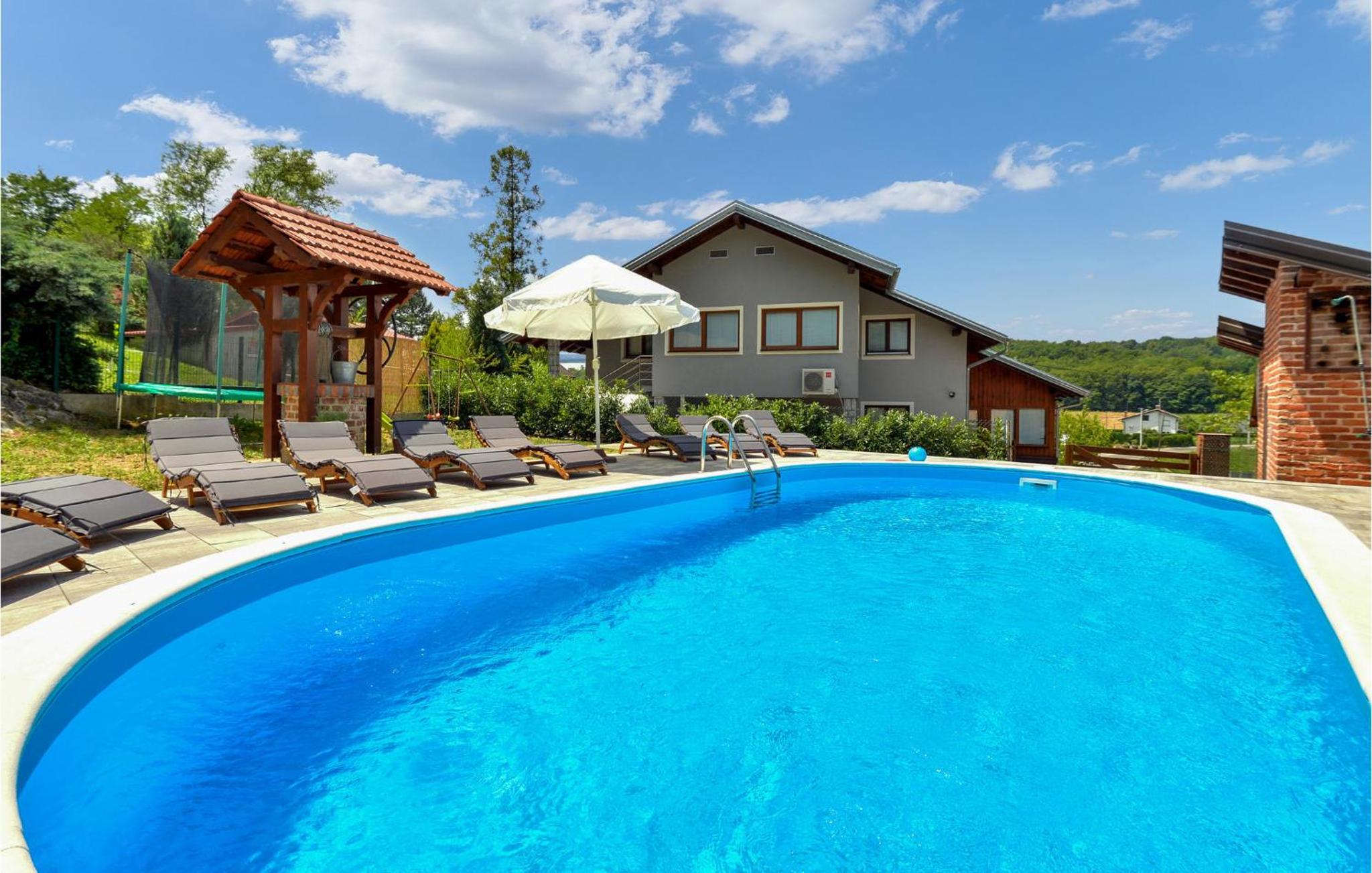 Beautiful Home In Jastrebarsko With 7 Bedrooms, Wifi And Outdoor Swimming Pool