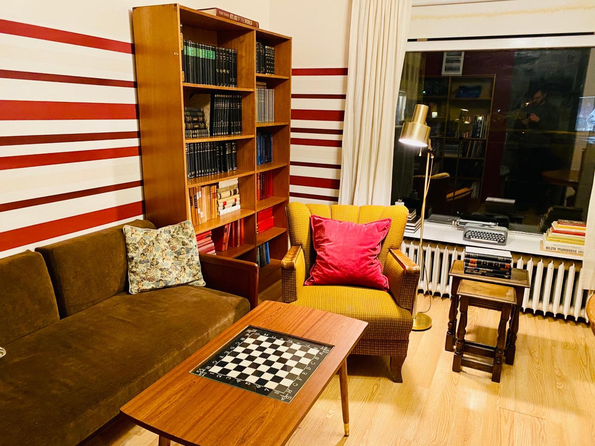 The Bookstore Family Apartment