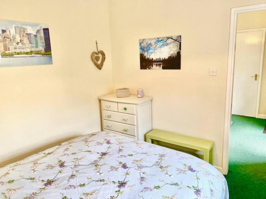 Cosy 2 bed cottage next to Fota Wildlife Park