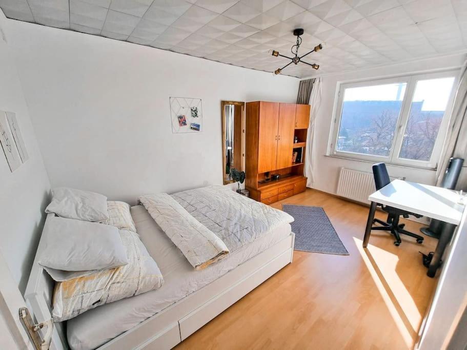 Best Rated Central Apartment Vienna - AC, WiFi, 24-7 Self Check-In, Board games, Netflix, Prime