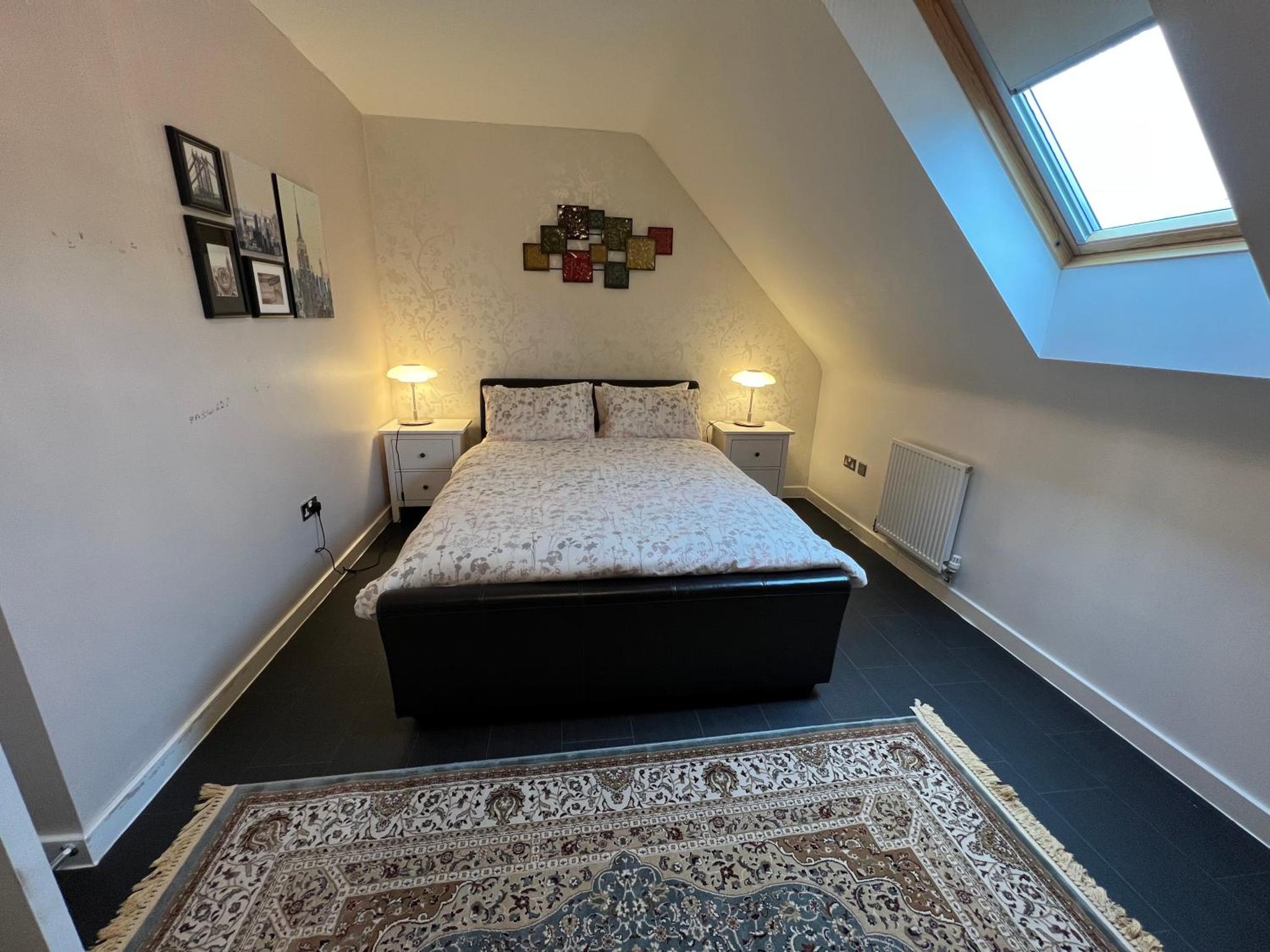 Sheffield City Centre , free Wifi & Parking - Private Room - Shared House