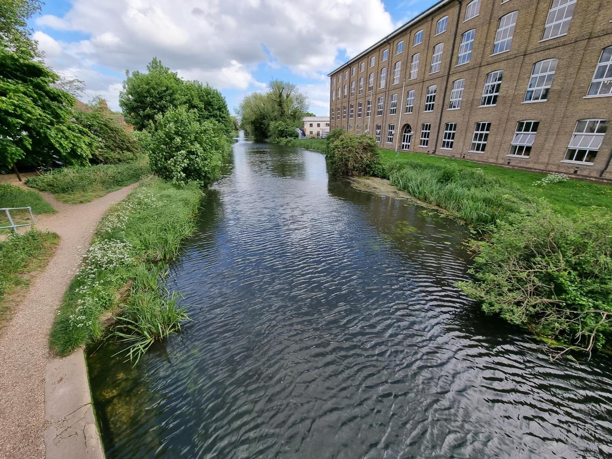 Canal Side Retreat - 2 Bedroom Apartment