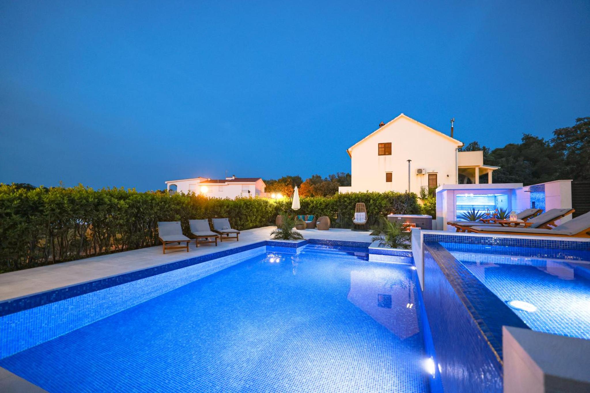 Villa Pino with Pool, Sauna & Jacuzzi