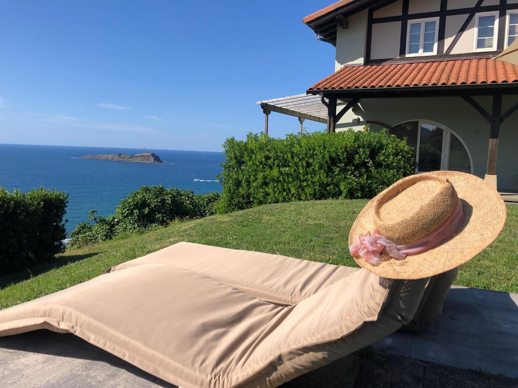 Adosado en la costa con excelentes vistas al estuario de Urdaibai