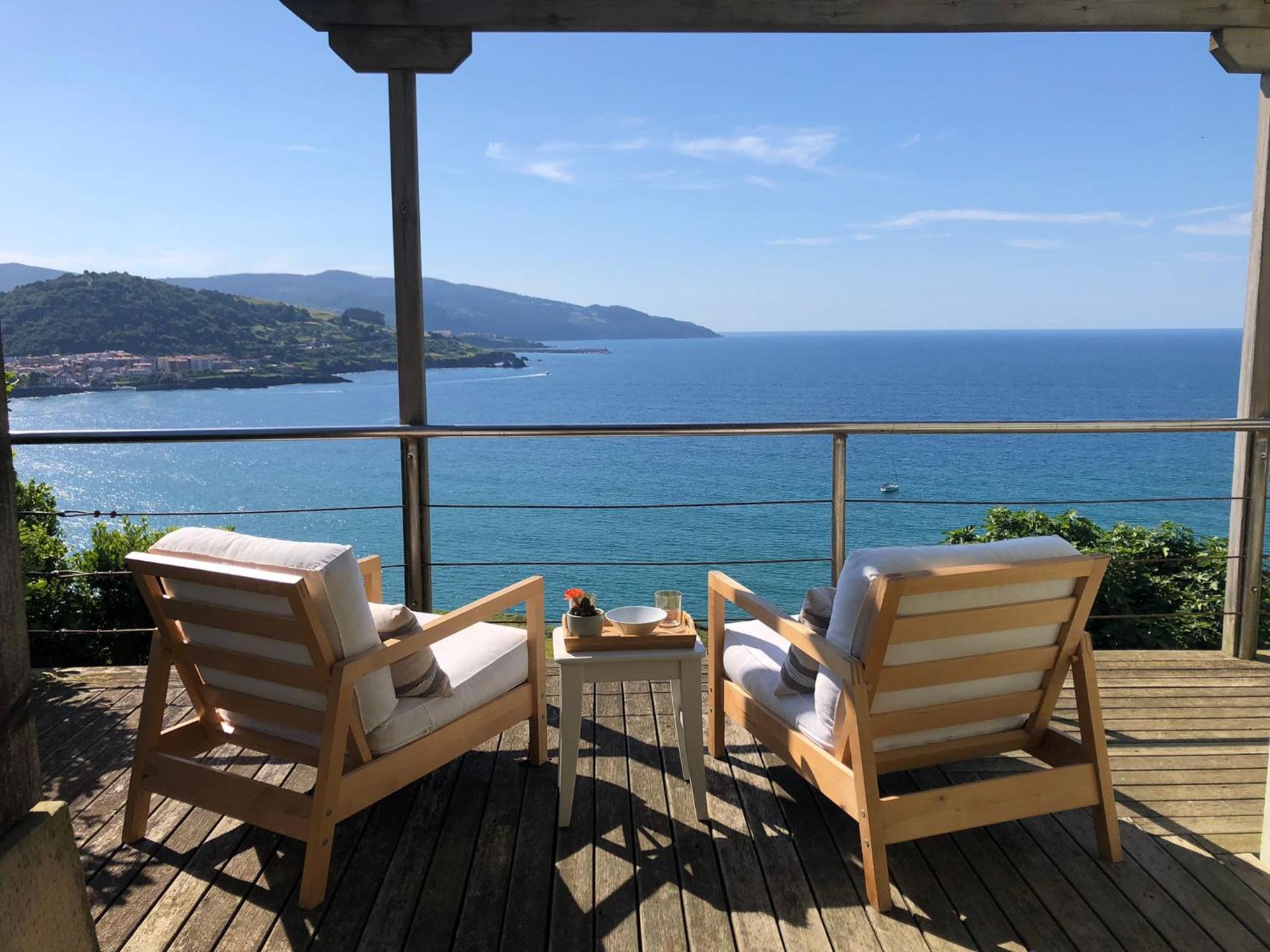 Adosado en la costa con excelentes vistas al estuario de Urdaibai