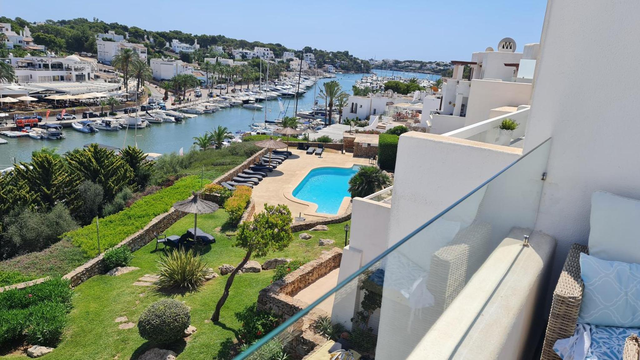 APARTMENT MARINA CALADOR HARBOURVIEW AIR CONDITION POOL GARDEN TERRASSE PORTO CARI spectacular locatio