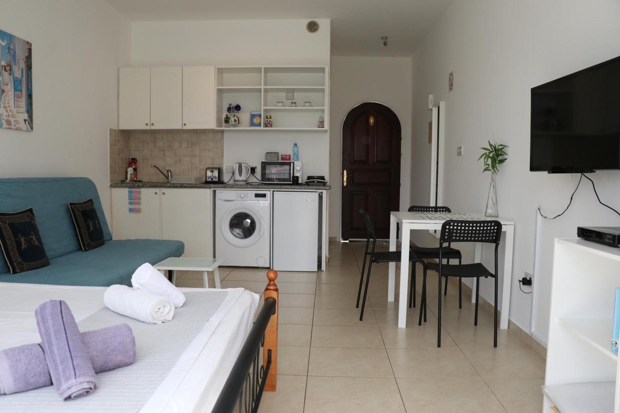 Apartment in Kato Pafos & 10 min to Venus beach