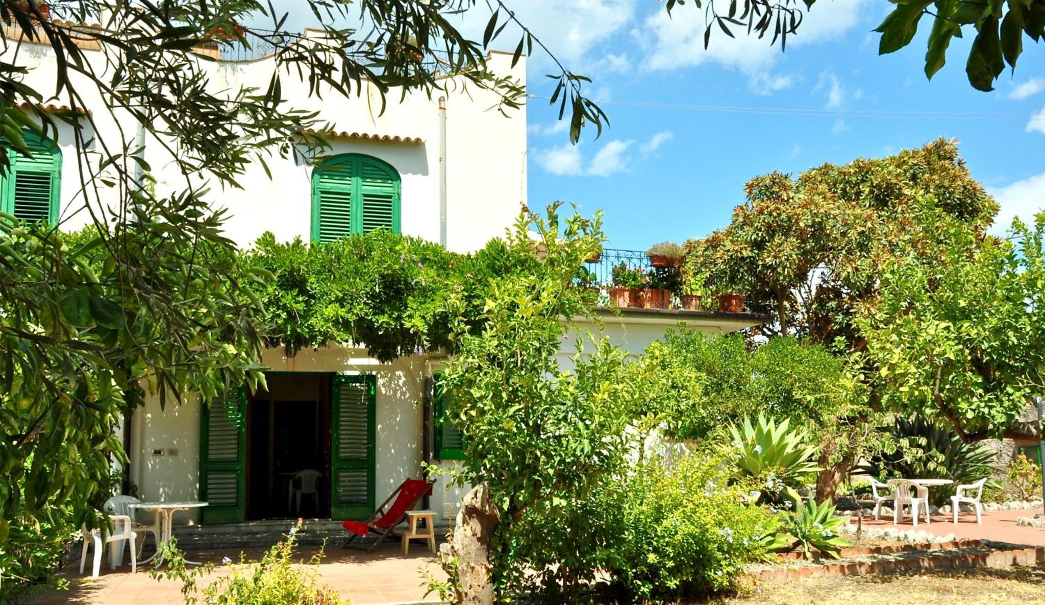 Seafront Apartments Garden House