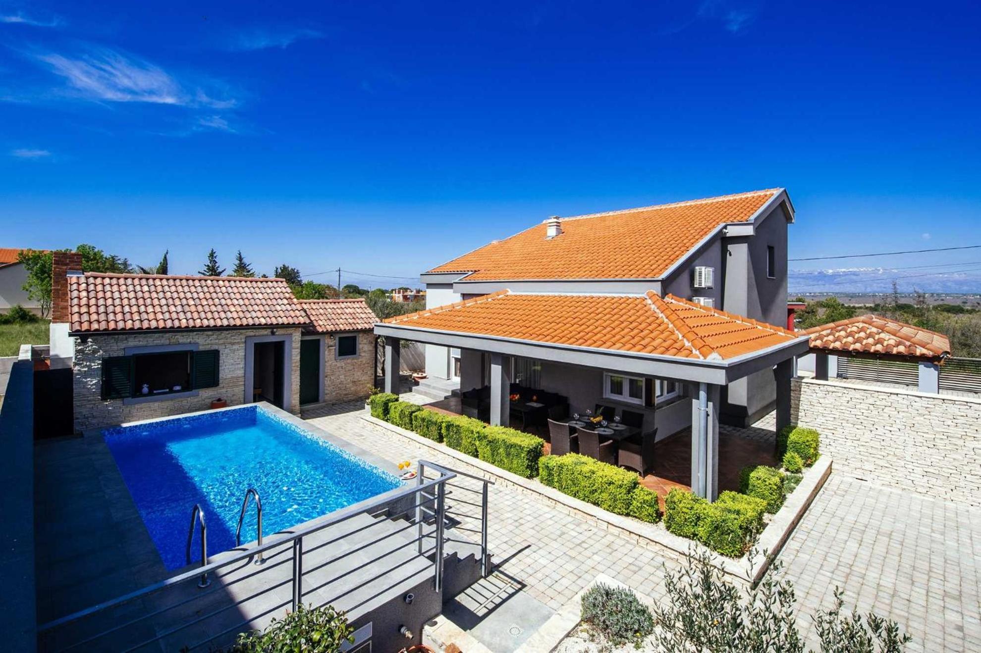 Villa Enna with heated pool, Zadar