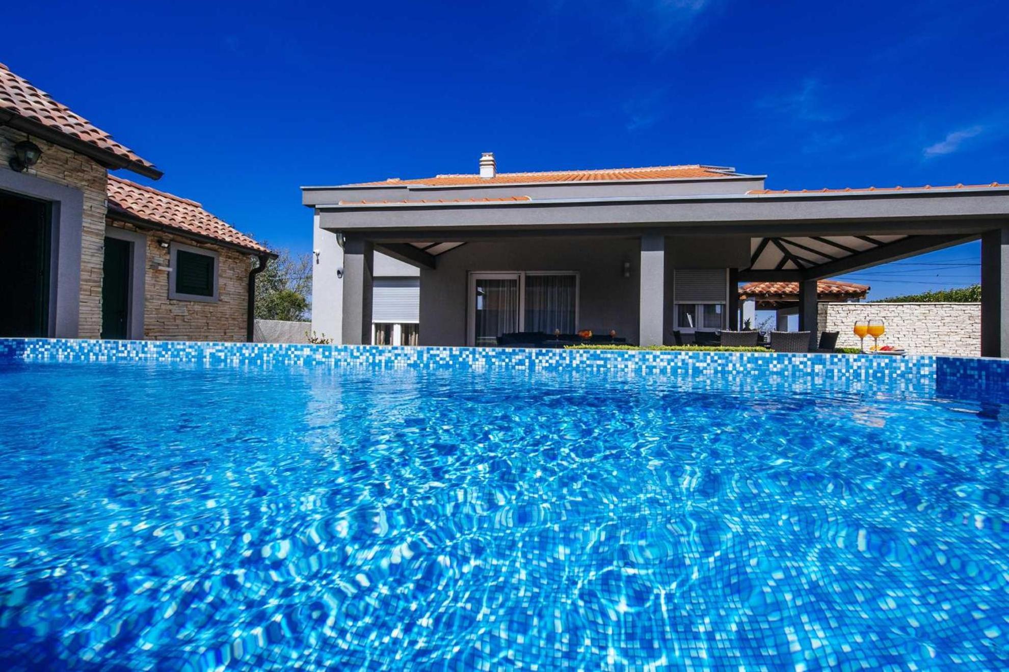 Villa Enna with heated pool, Zadar