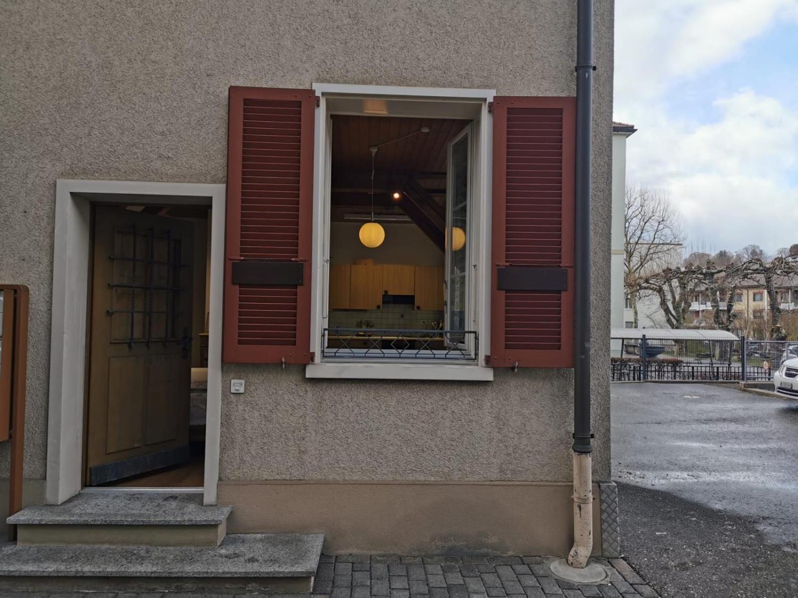 Simple Studio in the Center of Burgdorf - 36 m2 with prívate parking