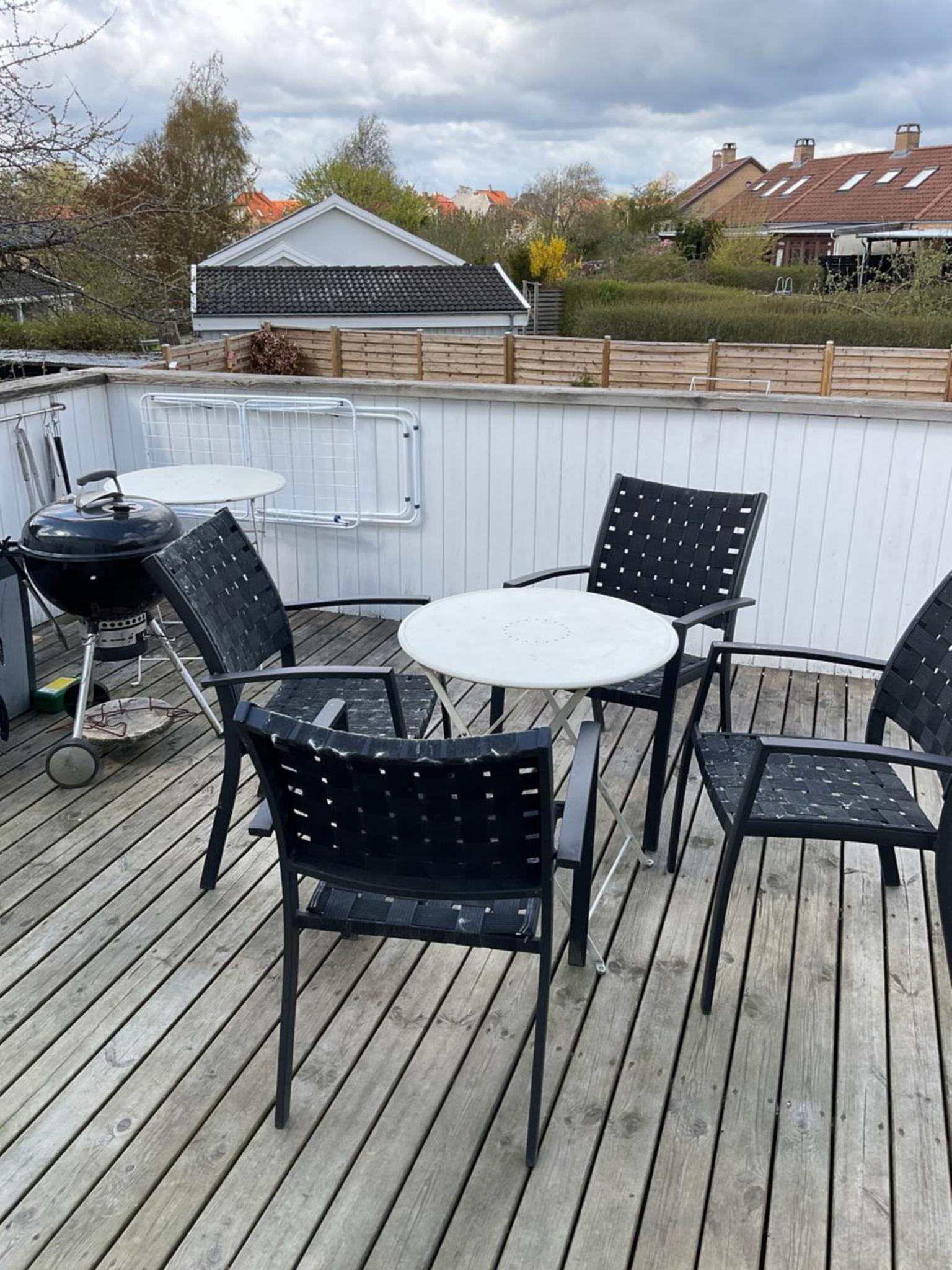 Stor lys lejlighed med terrasse og altan