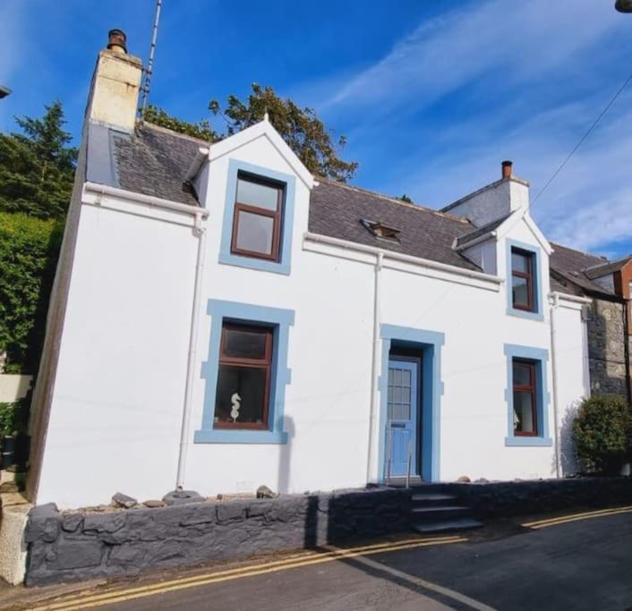 The Portpatrick Pad - A cosy 3 bed cottage, w. Sea views & garden office