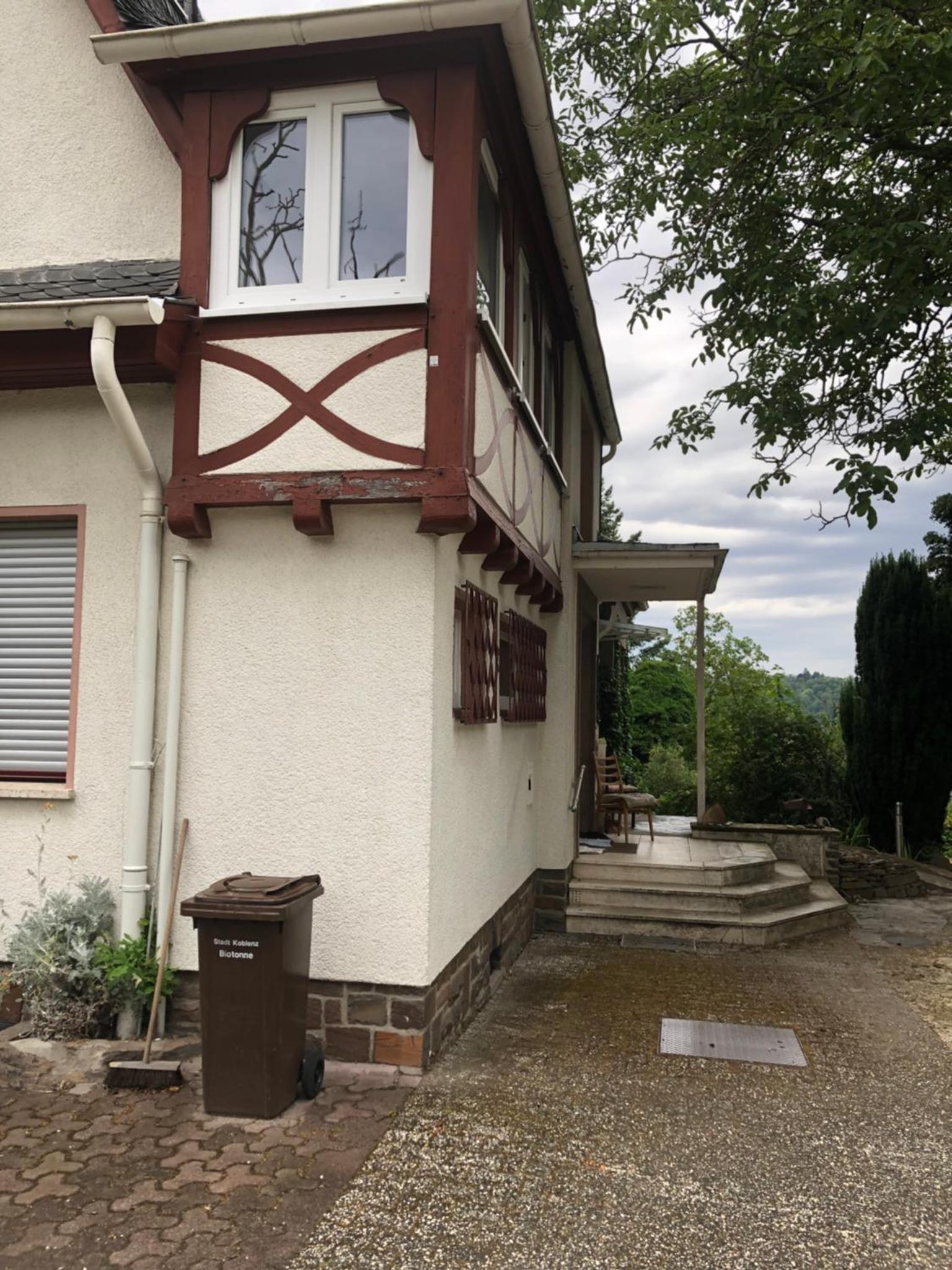 Doppelzimmer mit neuem Bad im Souterrein der Villa Naturpark Rheinblick