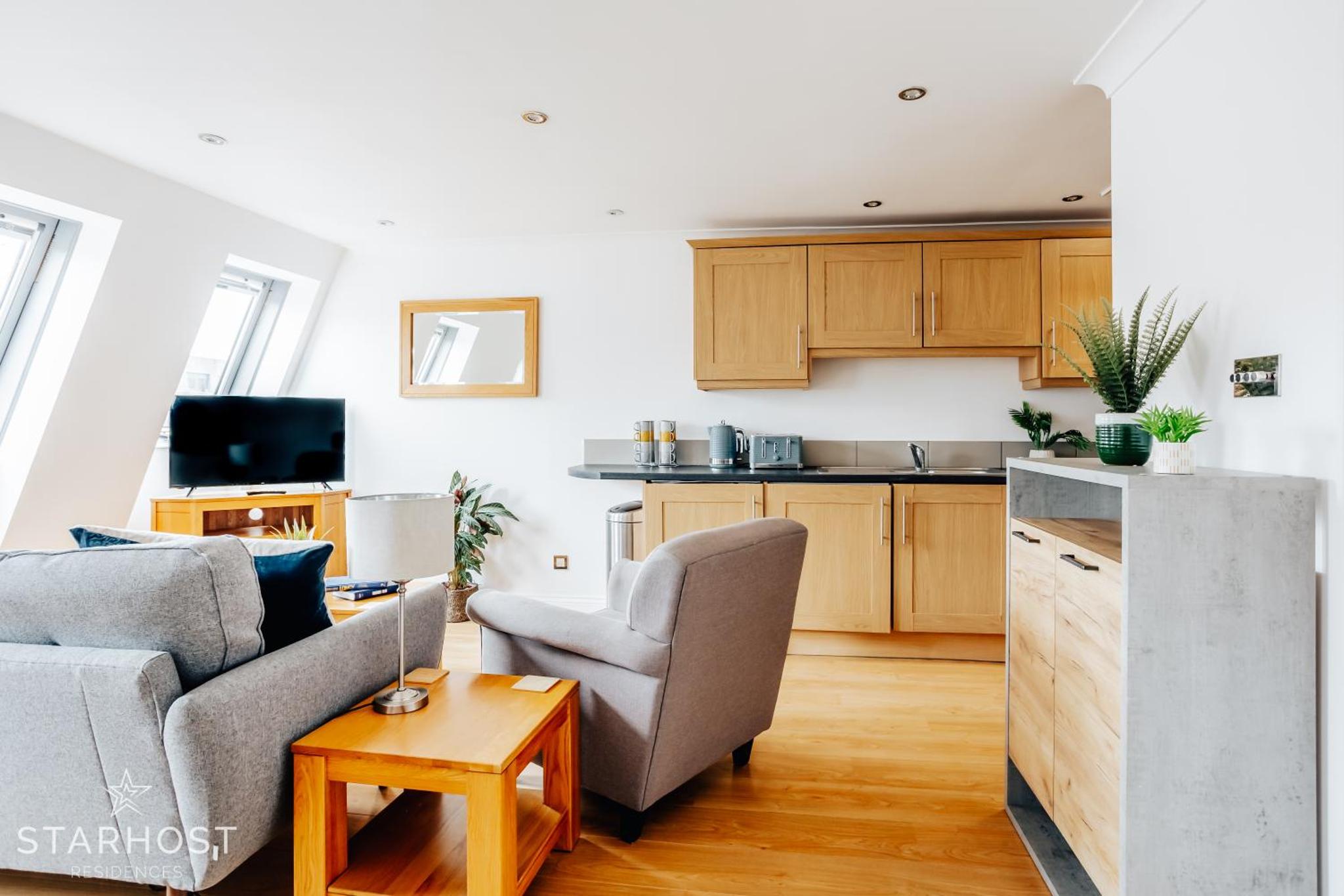 Central 3 bed apartment at Regents Court, Newbury