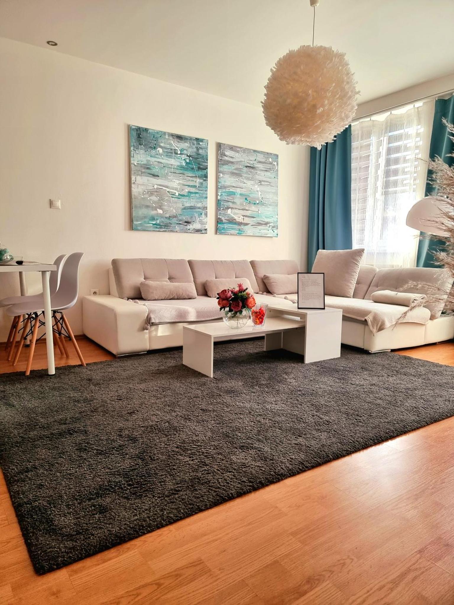 Apartment Banska - City Centre & Free Parking