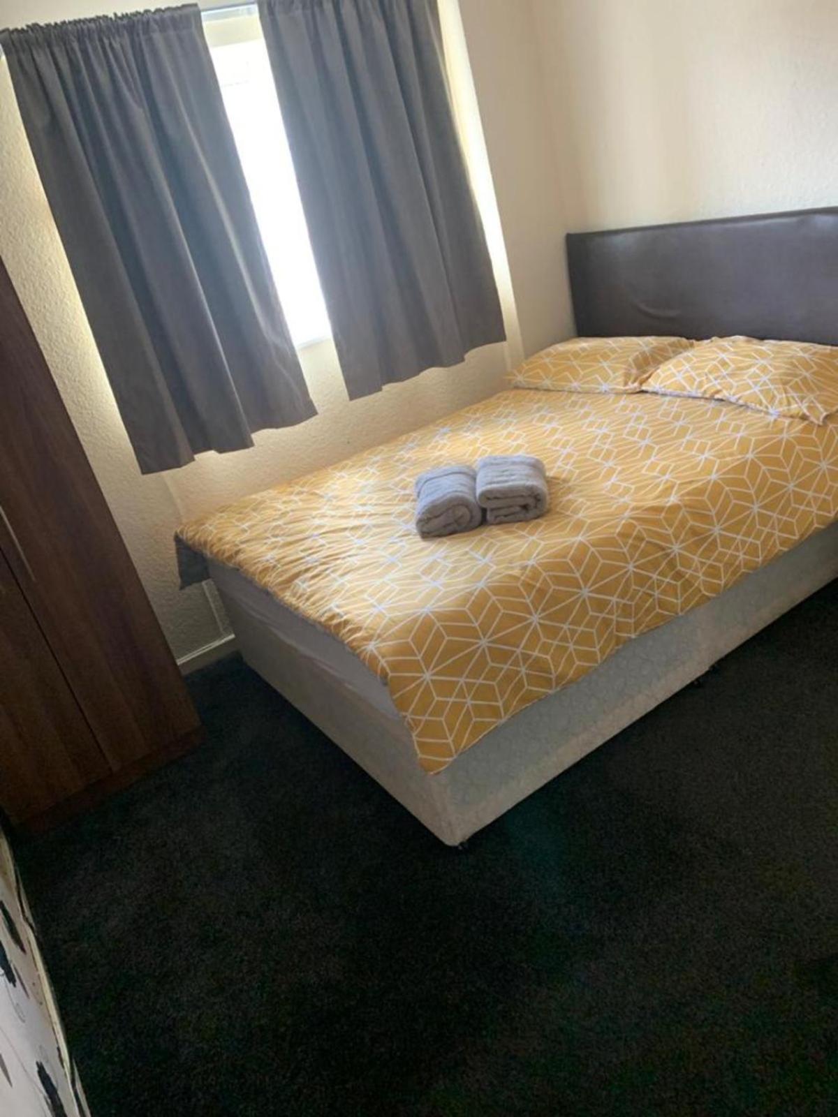 Room near to Birmingham city centre with parking