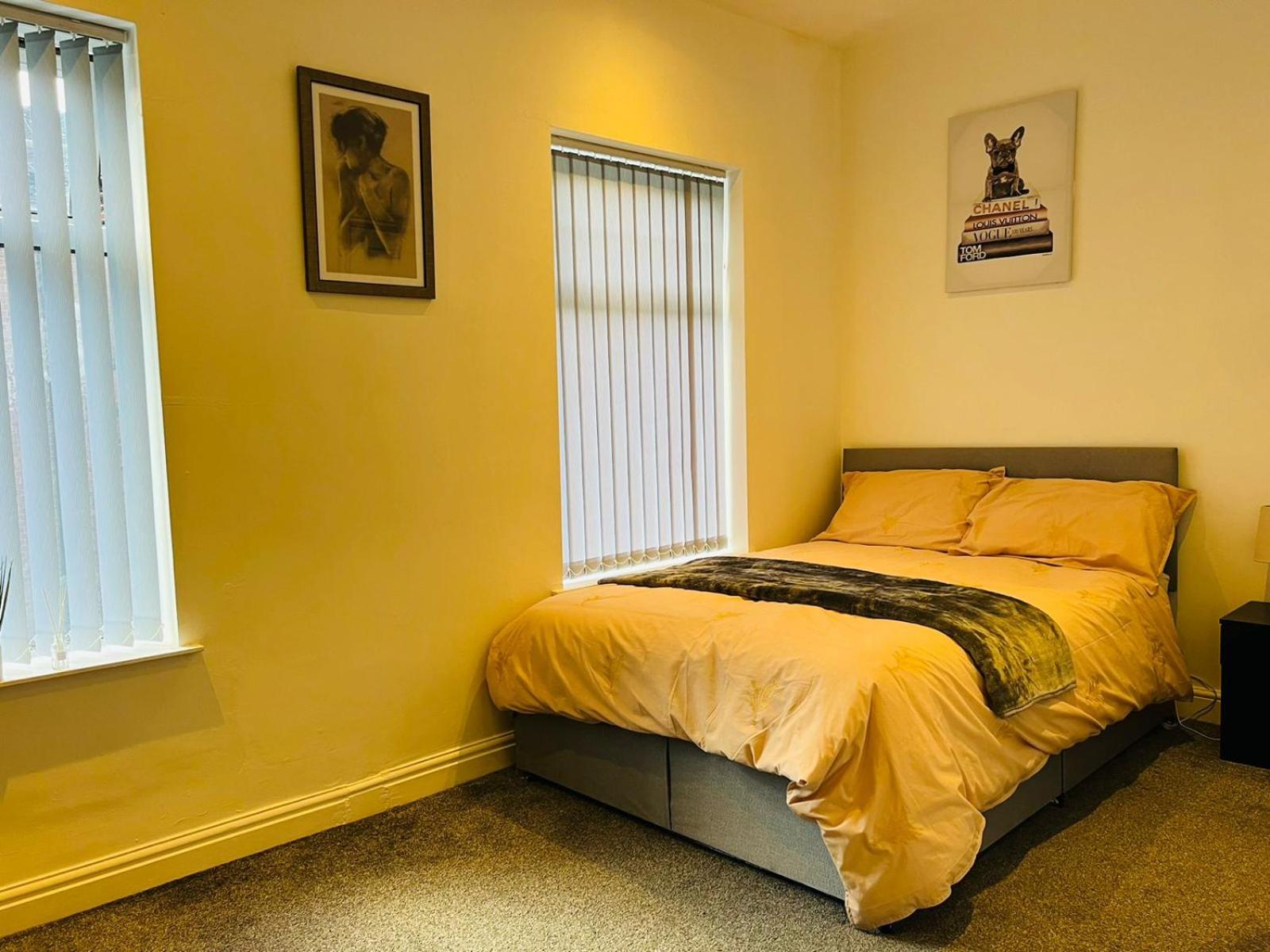 Luxury Double & Single Rooms with En-suite Private bathroom in City Centre Stoke on Trent