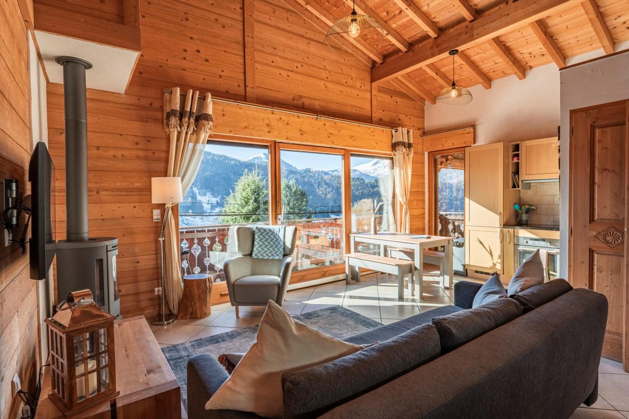 Beautiful 2 bed ski chalet in Morzine