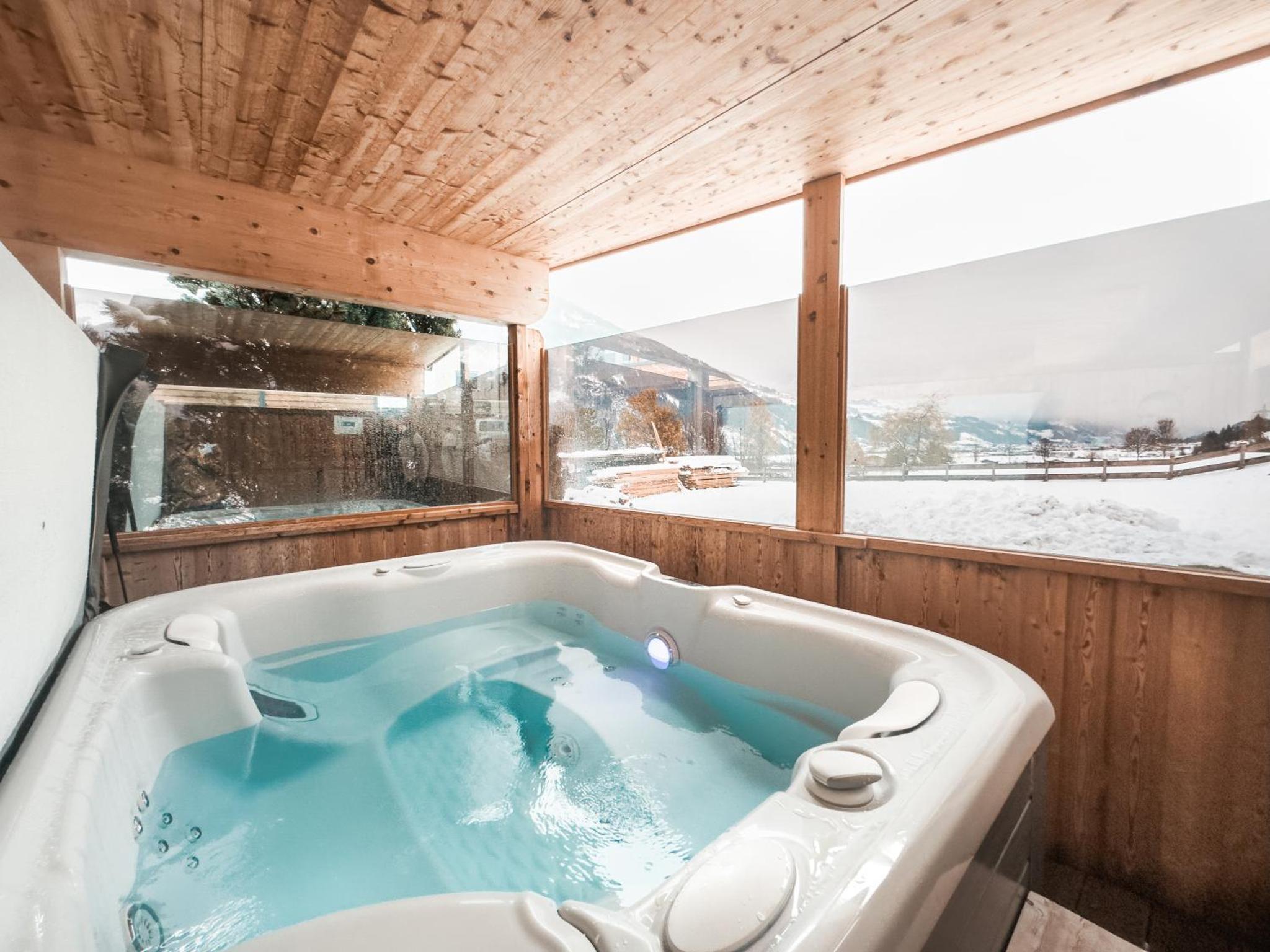 AlpenLuxus' MOUNTAIN SUITE in the SportLodge with natural pool, whirlpool & sauna