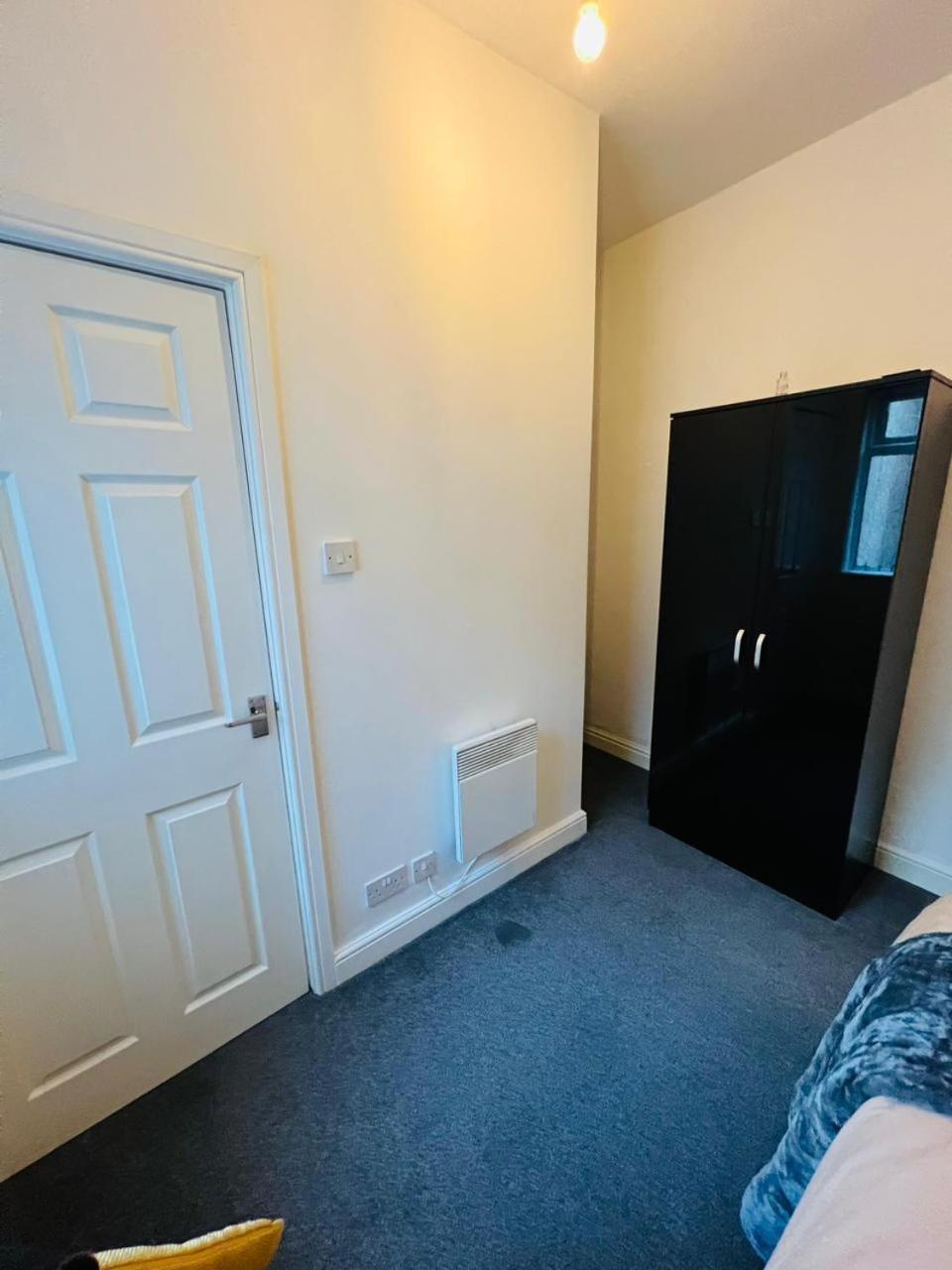 Luxury Double & Single Rooms with En-suite Private bathroom in City Centre Stoke on Trent