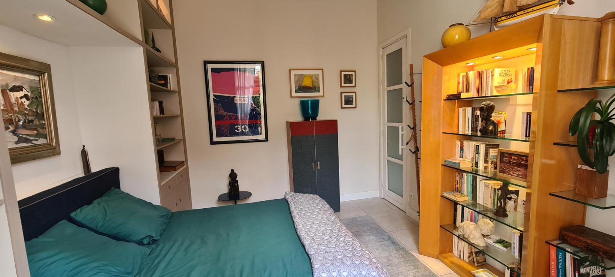 Suite indépendante avec 1 chambre et 1 bureau