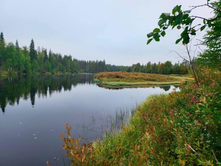 Lapland Riverside Cabin, Äkäsjoen Piilo - Jokiranta, Traditional Sauna, Avanto, WiFi, Ski, Ylläs, Erä, Kala