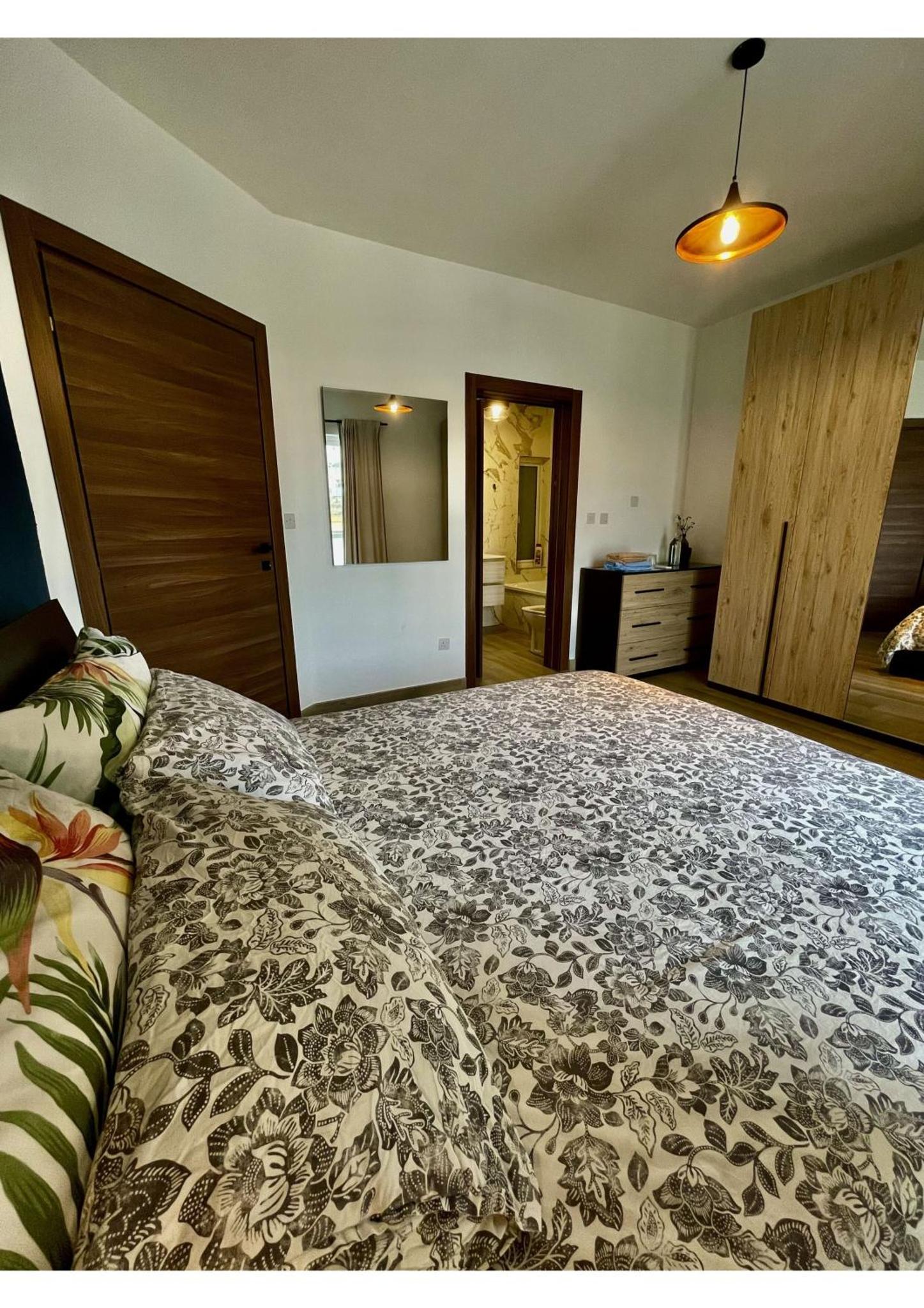 Airport Accommodation Bedroom with Bathroom Self Check In and Self Check Out Air-condition Included