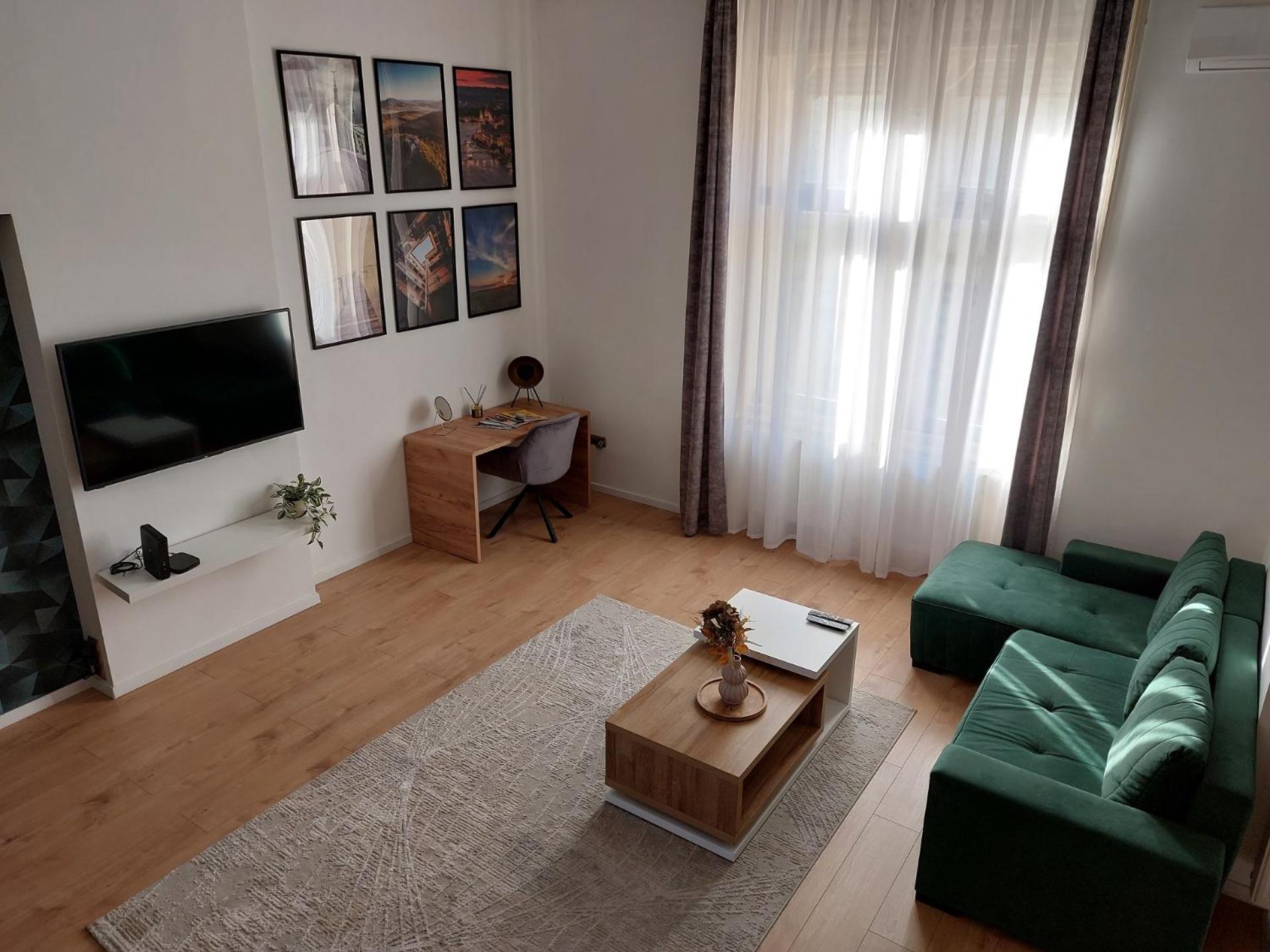 SQUARE 16 Apartman - Absolutely Central Location with Self Check In