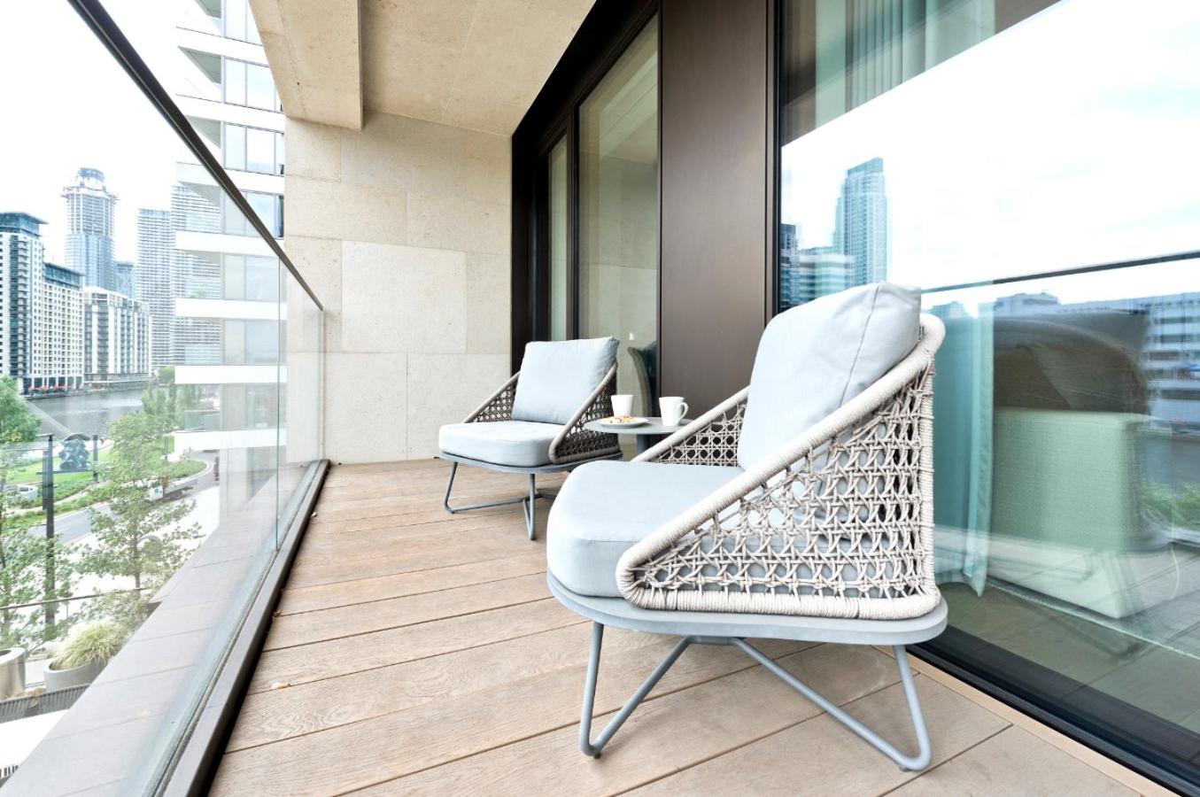 Elegant and Modern Apartments in Canary Wharf right next to Thames