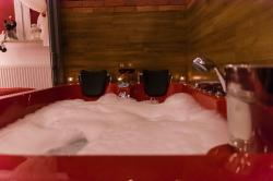 noclegi Kraków Jacuzzi Apartment Red