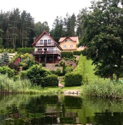 noclegi Grodziczno Wakacyjny Hartowiec - dom nad brzegiem jeziora