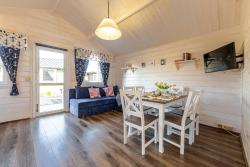 noclegi Chłopy Chłopy Beach Resort - domki letniskowe i apartamenty