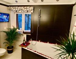 noclegi Słupsk Słupsk forest PREMIUM LOVE APARTAMENT M5 - Kaszubska street 18 - Wifi Netflix Smart TV50 - double bathtub - up to 4 people full - pleasure quality stay