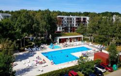 noclegi Kołobrzeg Apartamenty BalticON Polanki - Sauna, Fitness inclusive - Basen latem, Pool im Sommer