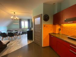 noclegi Krynica Morska APARTAMENT FAMILIJNY KRYNICA MORSKA - 10 osób 2 poziomy 2 łazienki kuchnia