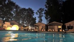 noclegi Rewal Lumi Resort Domki letniskowe z podgrzewanym basenem