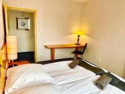 noclegi Słupsk LAS SŁUPSKI PREMIUM BUSINESS APARTMENT NO 7 Wifi Netflix Smart TV50 two bedrooms two very large double beds living room double sofa workplace full pleasure quality of stay