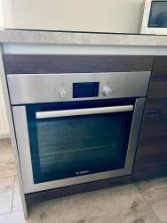 noclegi Słupsk LAS SŁUPSKI PREMIUM PANORAMIC APARTAMENT NR8 Wifi Netflix Smart TV55 pełna kuchnia sypialnia salon kąpielowy dwuosobowa wanna TV w łazience