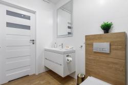 noclegi Międzywodzie Apartment with Parking 500 m from The Sea by Noclegi Renters